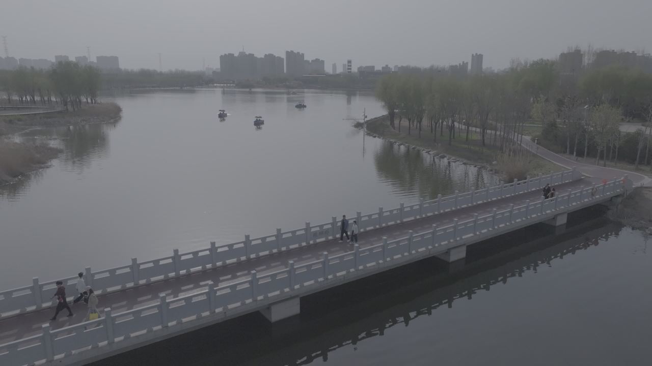 湖畔悠闲时光