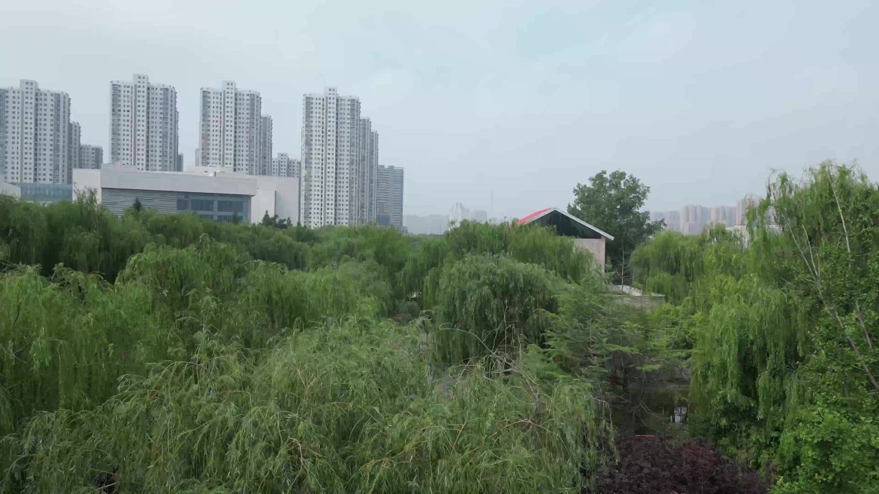 航拍山东菏泽河滨公园