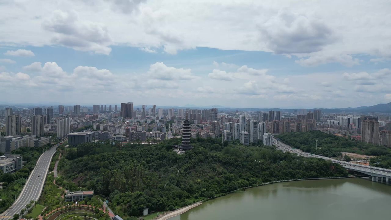  航拍江西赣州杨梅渡公园翠浪塔