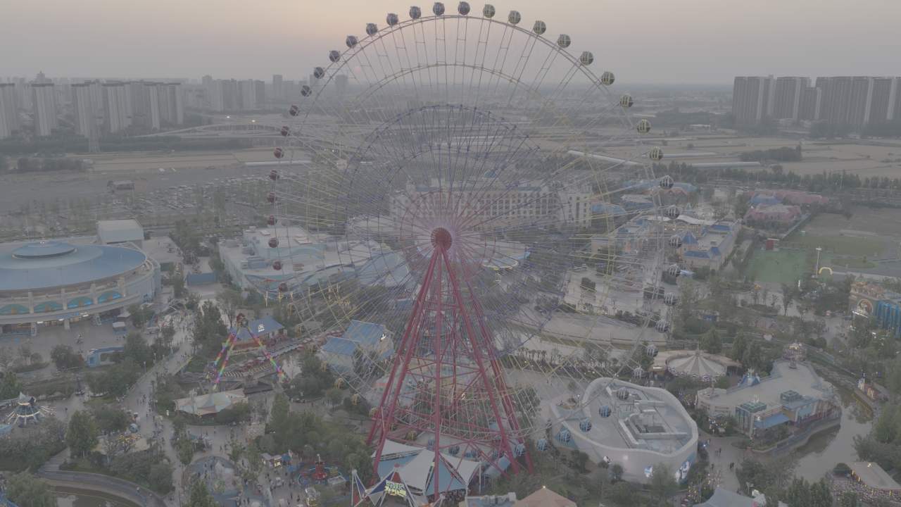 黄昏游乐园摩天轮航拍