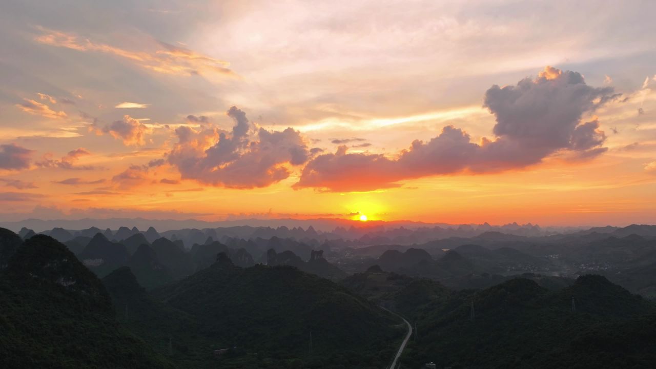 壮丽日落山景