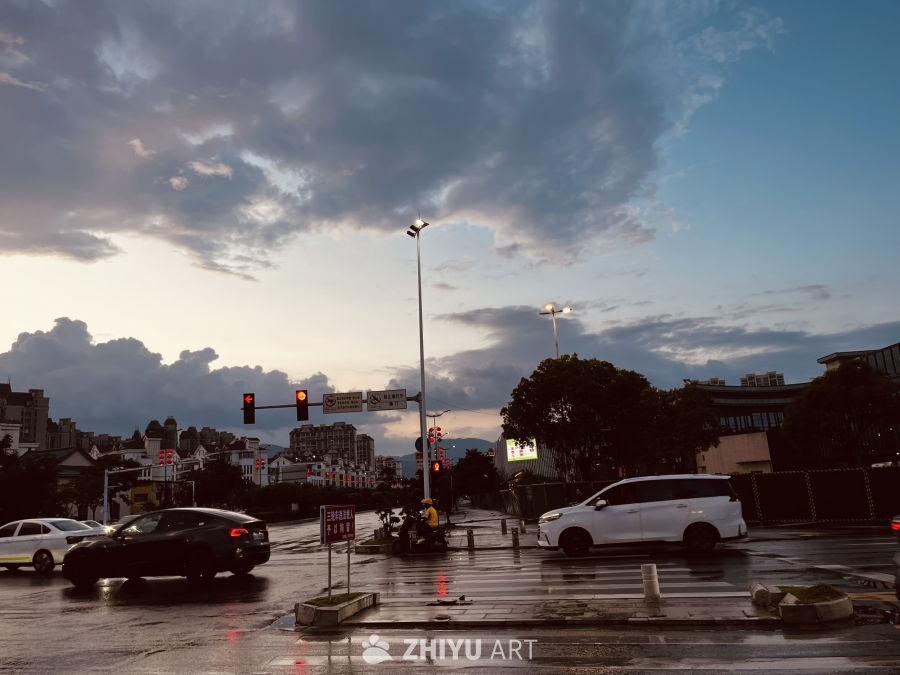 雨后城市街景