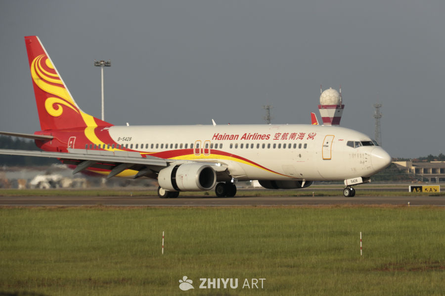 海南航空飞机准备起飞