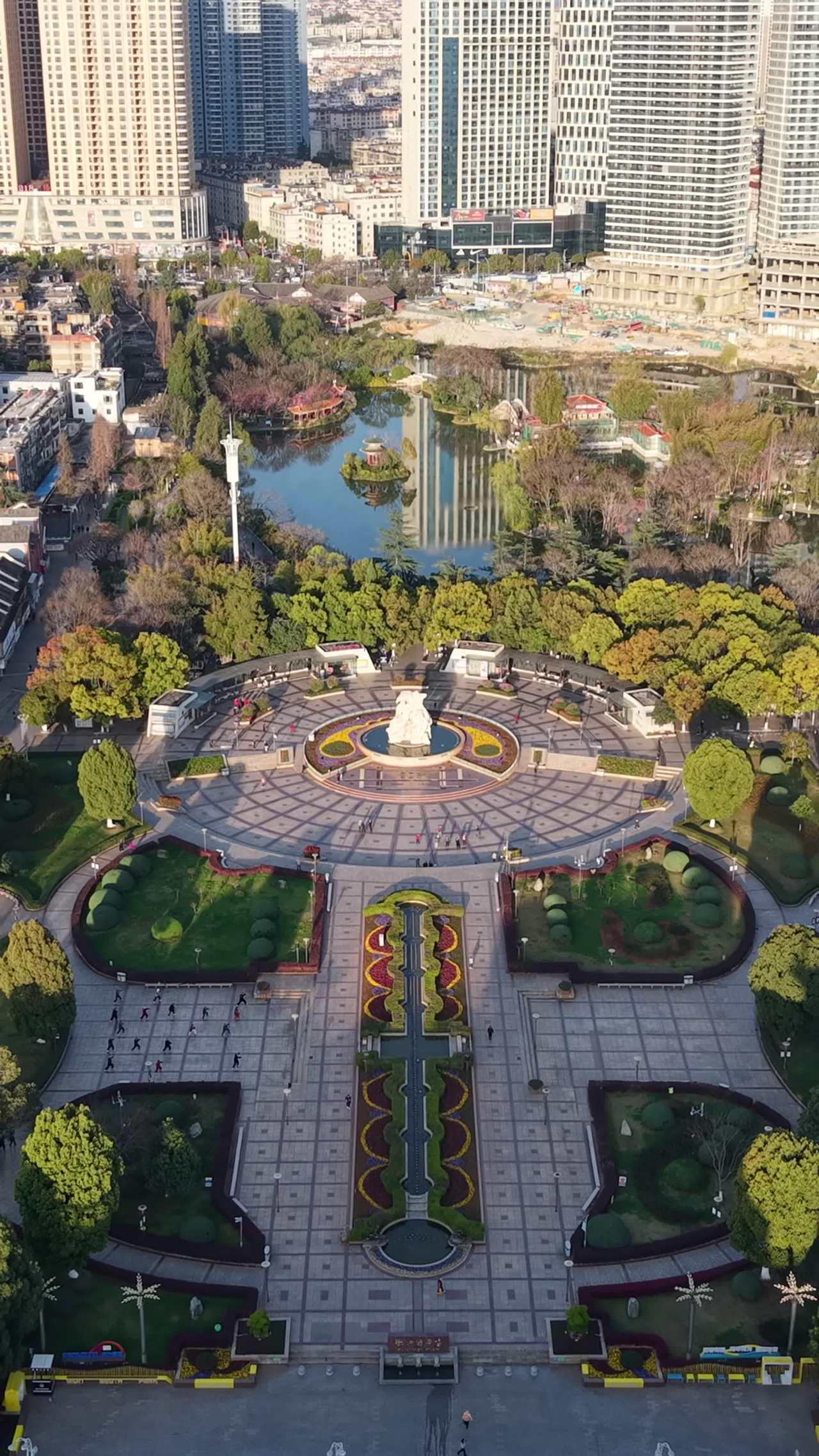 城市公园晨景