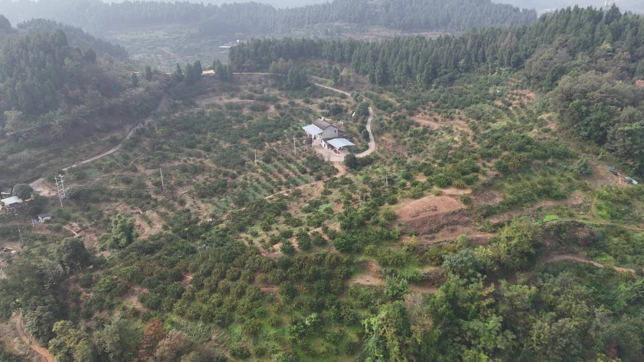 航拍山间乡村风光