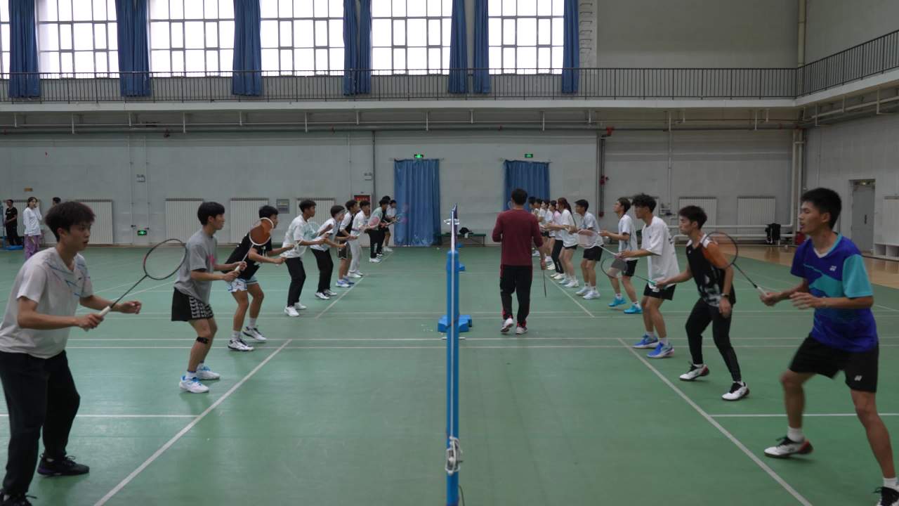 大学体育课羽毛球