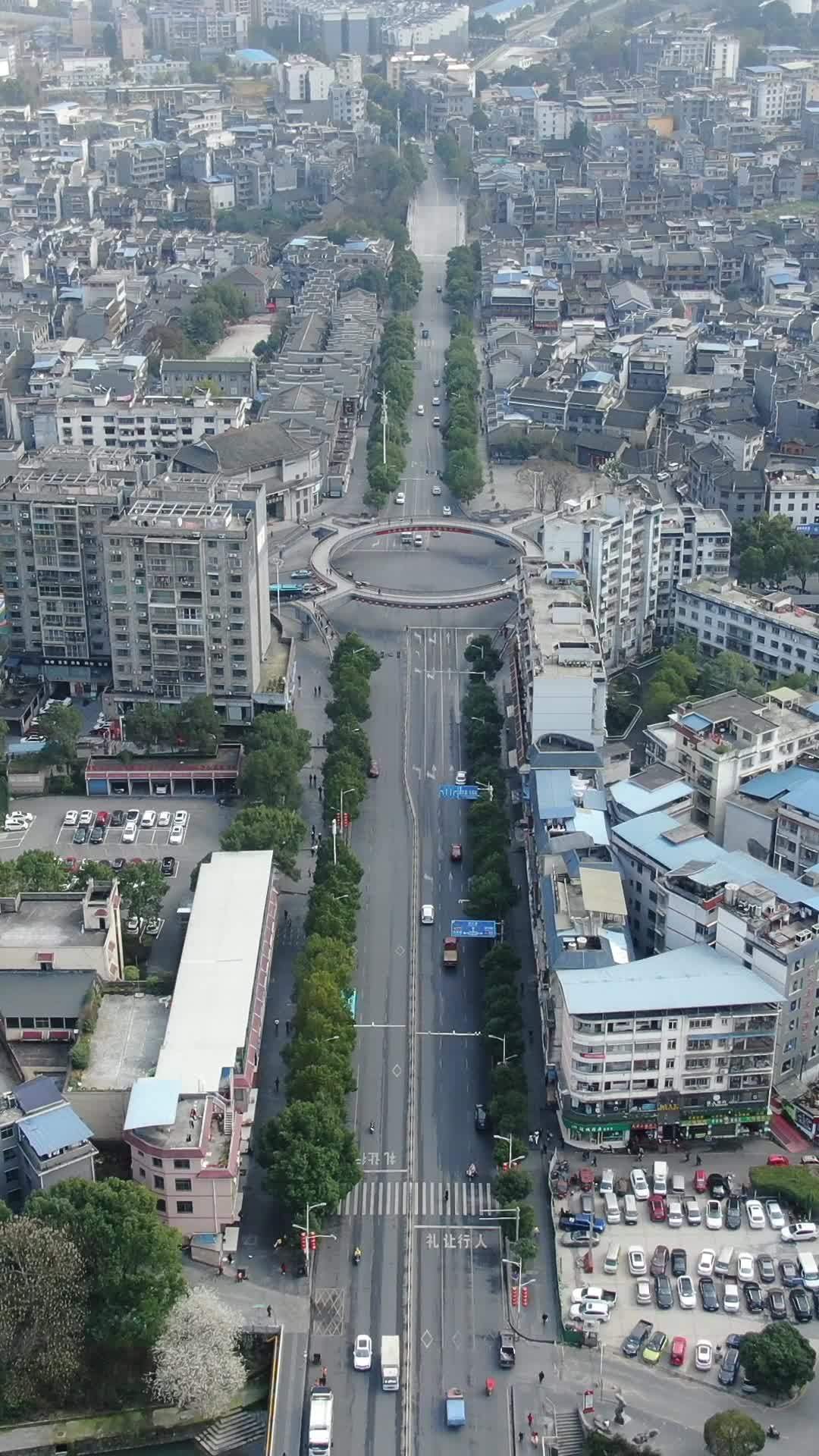 城市环岛俯瞰