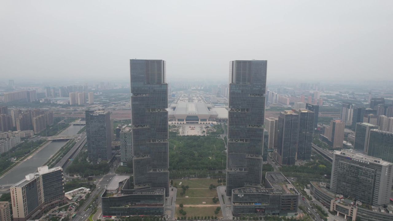 航拍河南郑州绿地双子塔