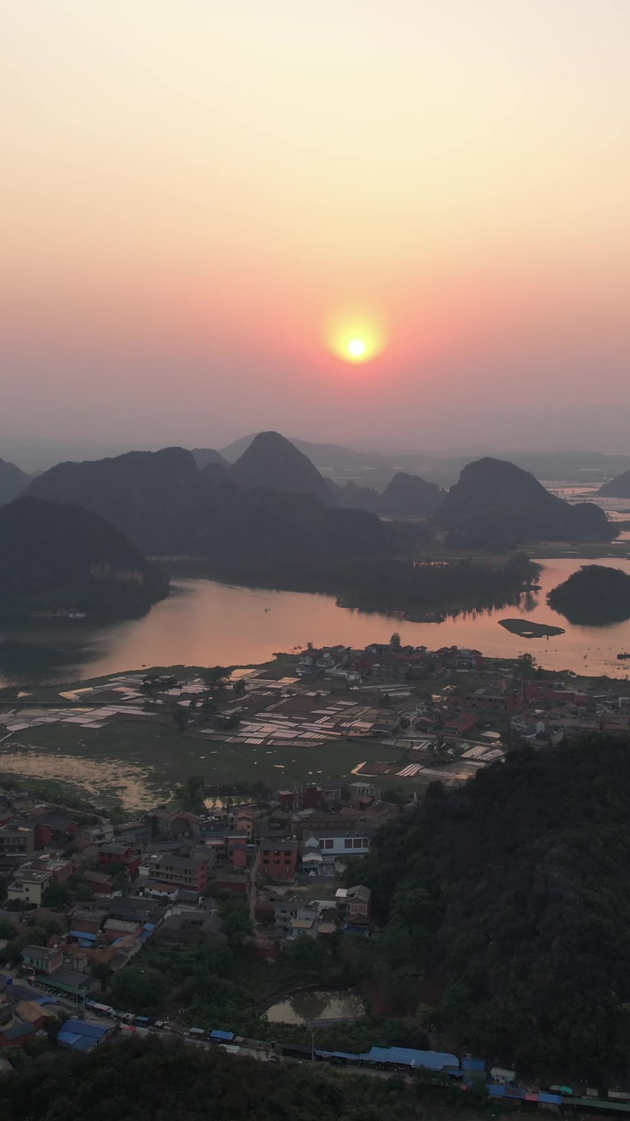 日出山川静谧景