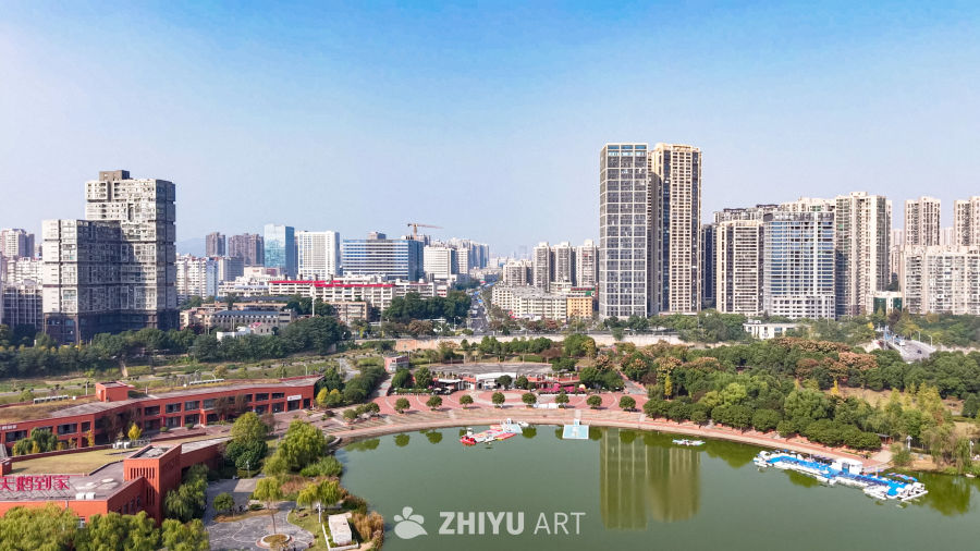 城市绿洲与高楼林立