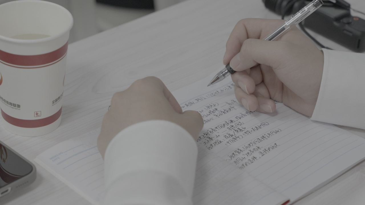 办公桌上的手写瞬间