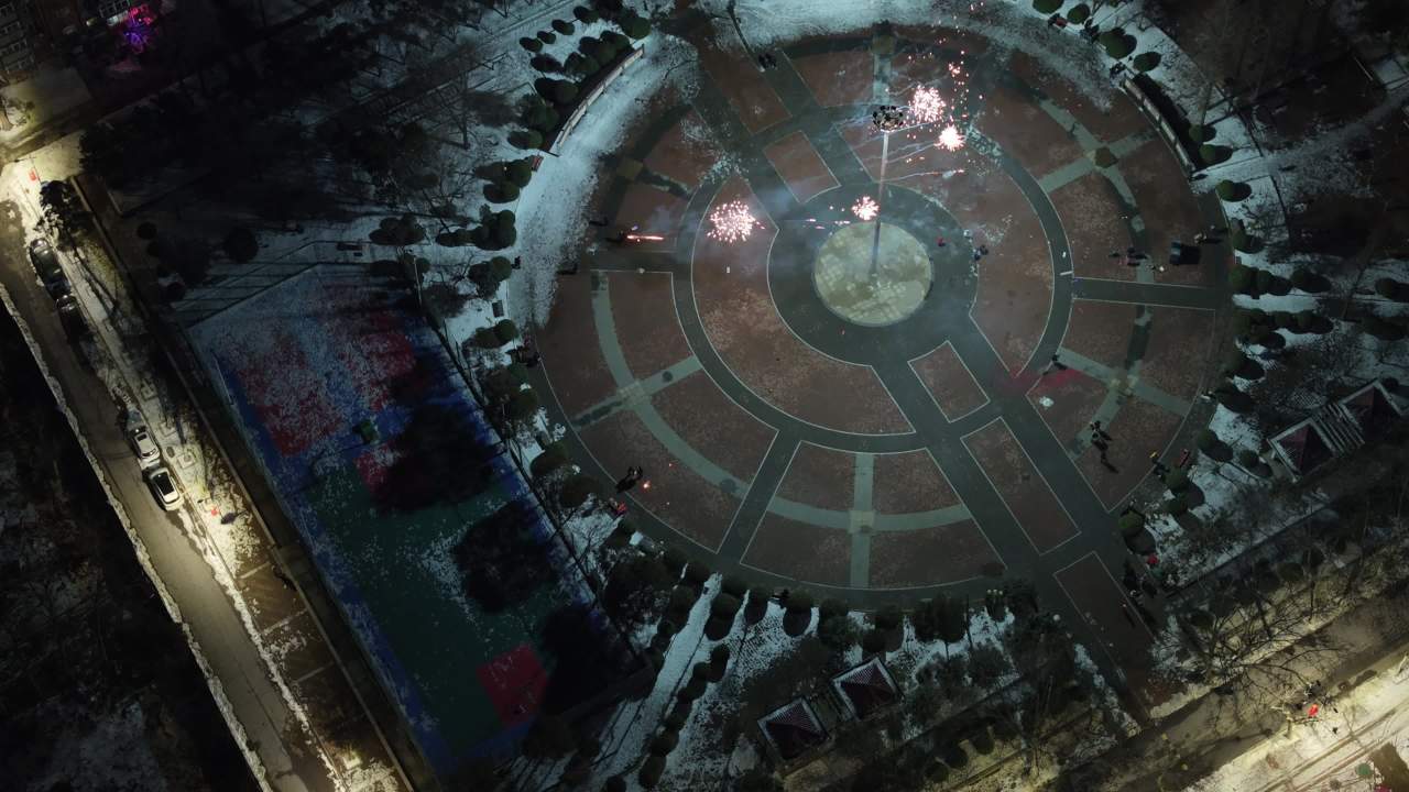 冬夜广场烟花秀