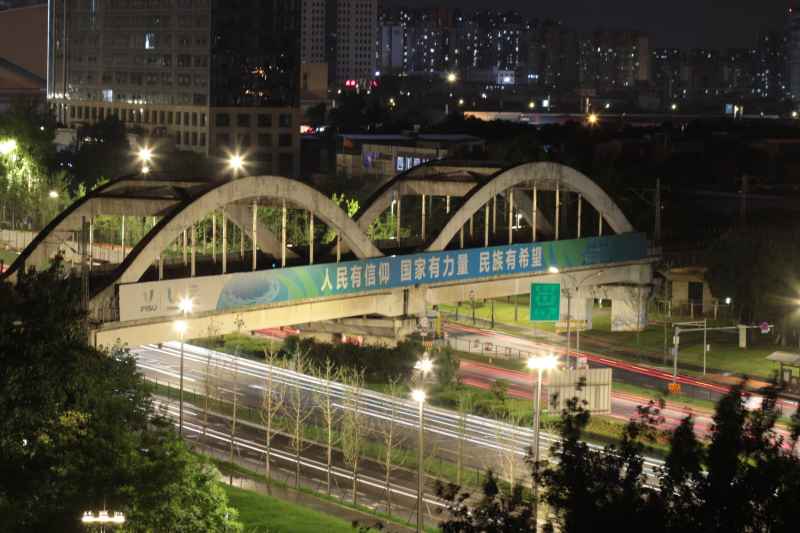 成都市东三环车轨夜景 5