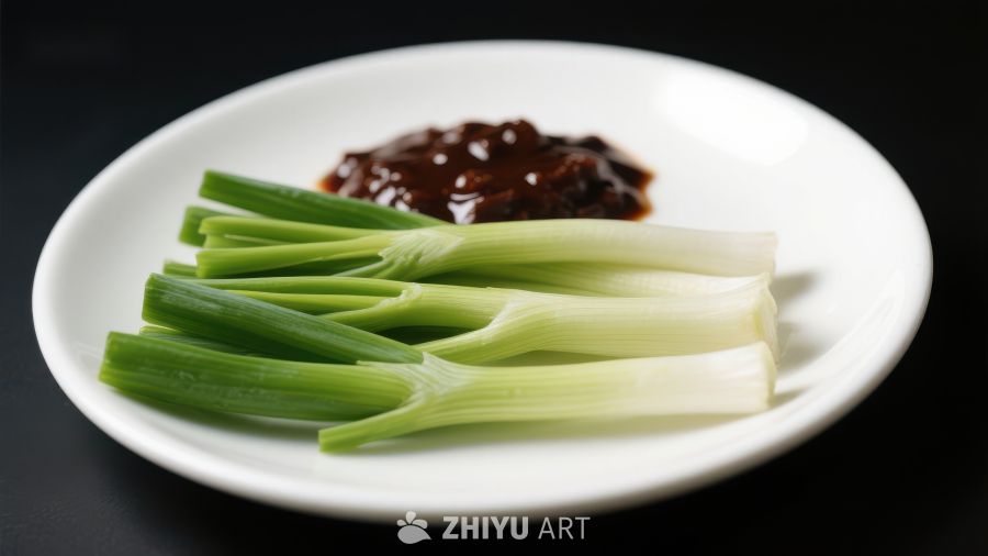 盘中青葱与酱料