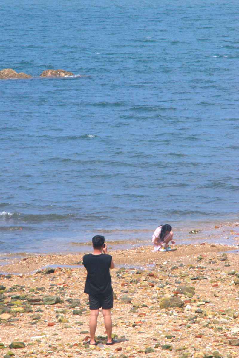 海边情侣