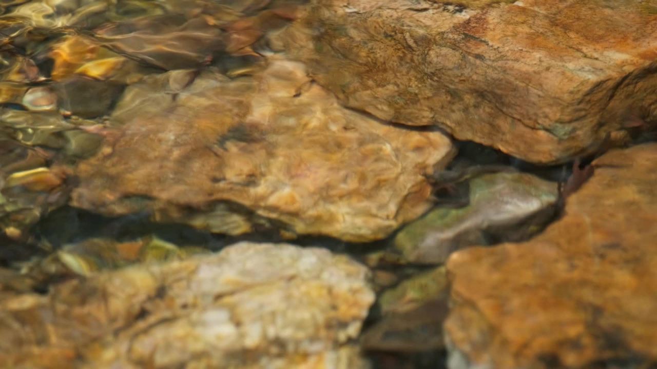 山泉水矿泉水潺潺小溪流水瀑布 33