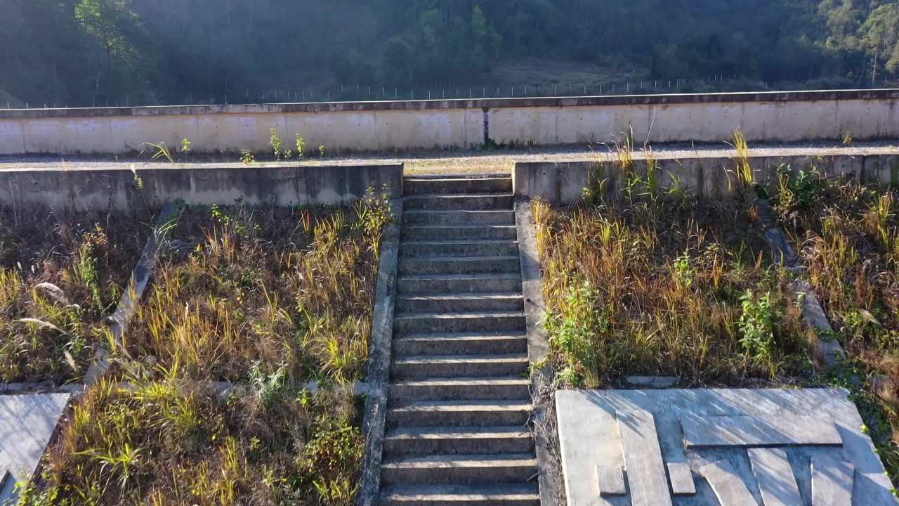 湖畔晨曦