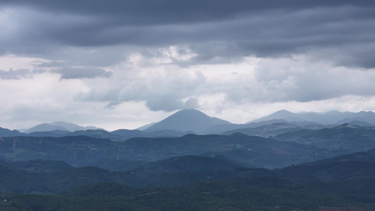 山峦云海
