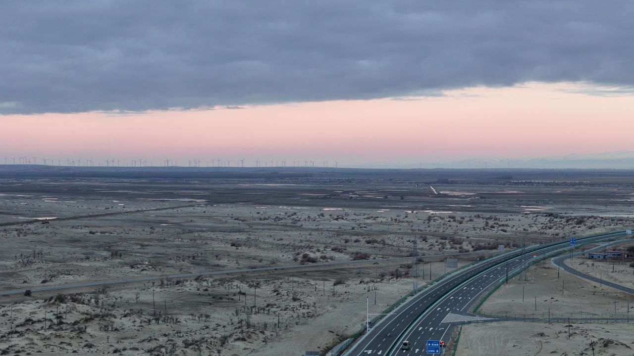 新疆S22高速公路 6