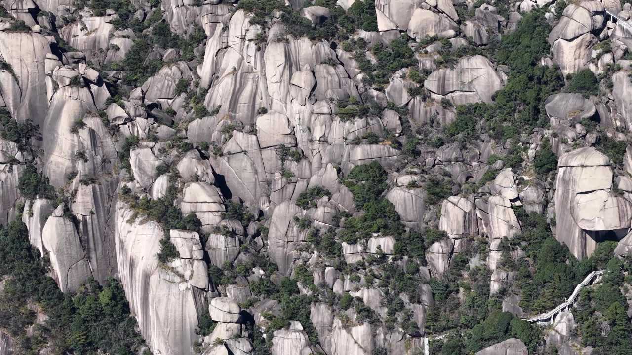 山间石林