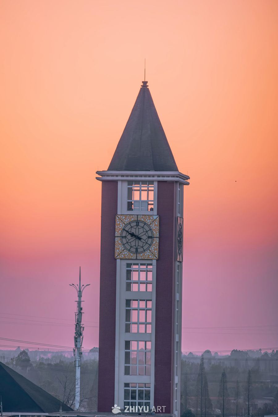 夕阳下的钟楼