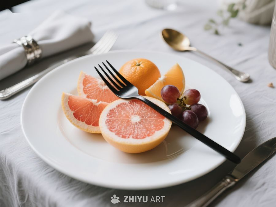 精致餐盘上的水果摆设 320