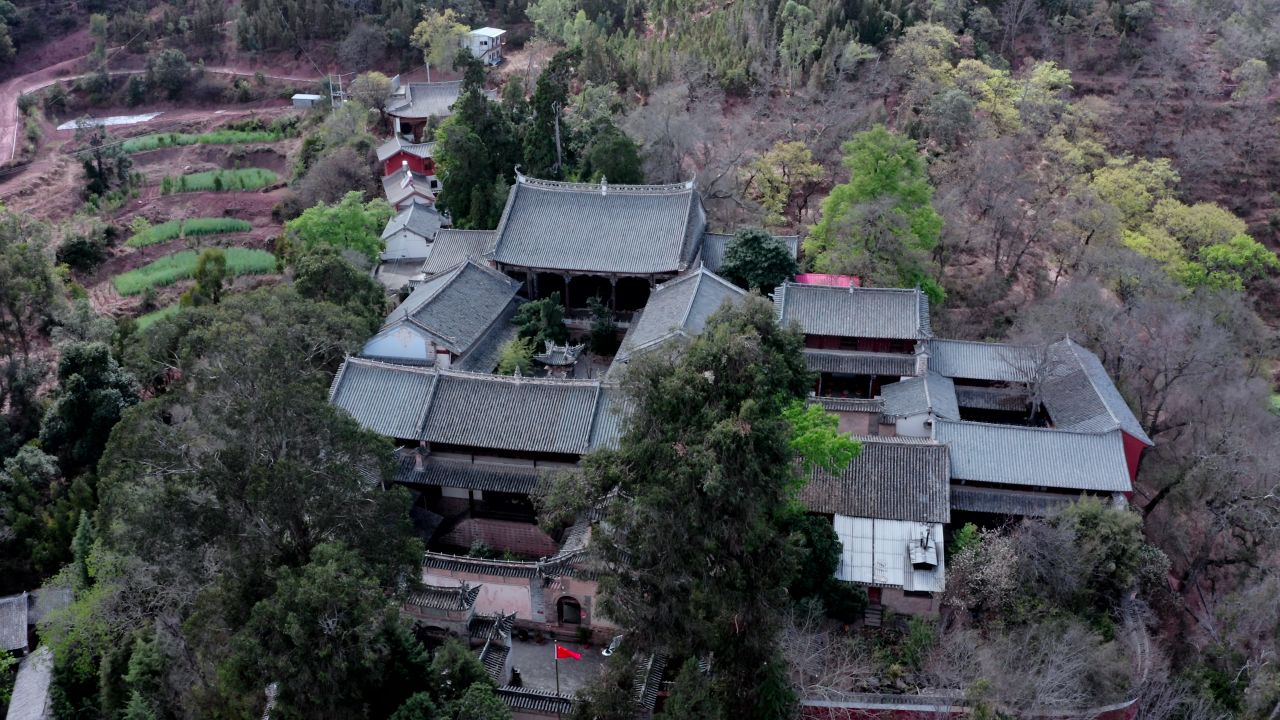 云南楚雄姚安县光禄古镇龙华寺航拍