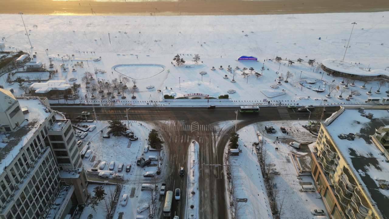 青岛石老人浴场海边雪景航拍 21