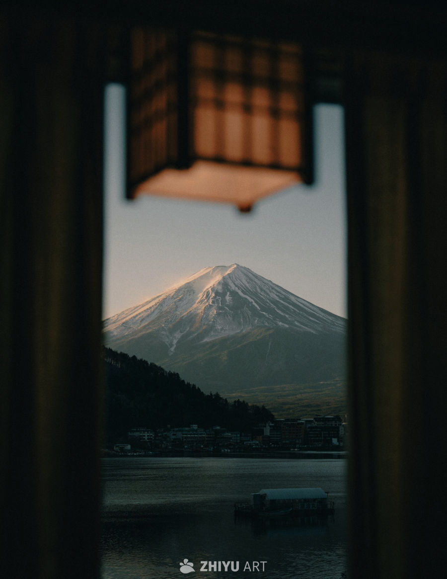 窗内望富士