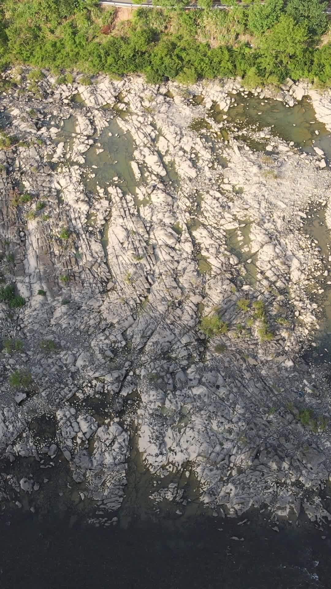 河流与岩石的俯瞰