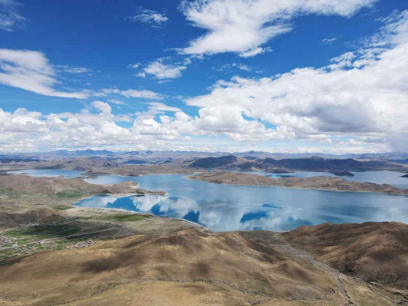 西藏鲁日拉观景台全景航拍羊卓雍措千岛之湖