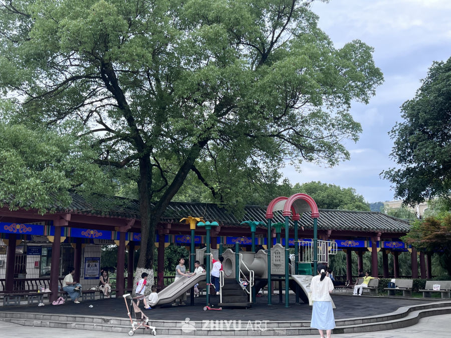 公园里的亲子时光