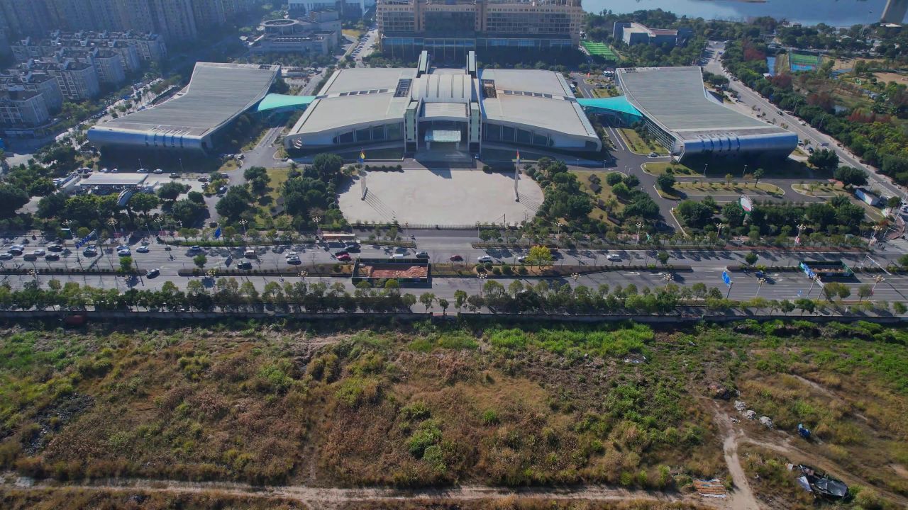 航拍宁德市会展中心景观