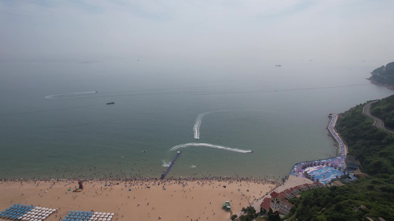 大海海洋沙滩礁石海岛自然风光航拍 