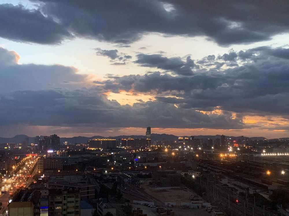 黑云压城