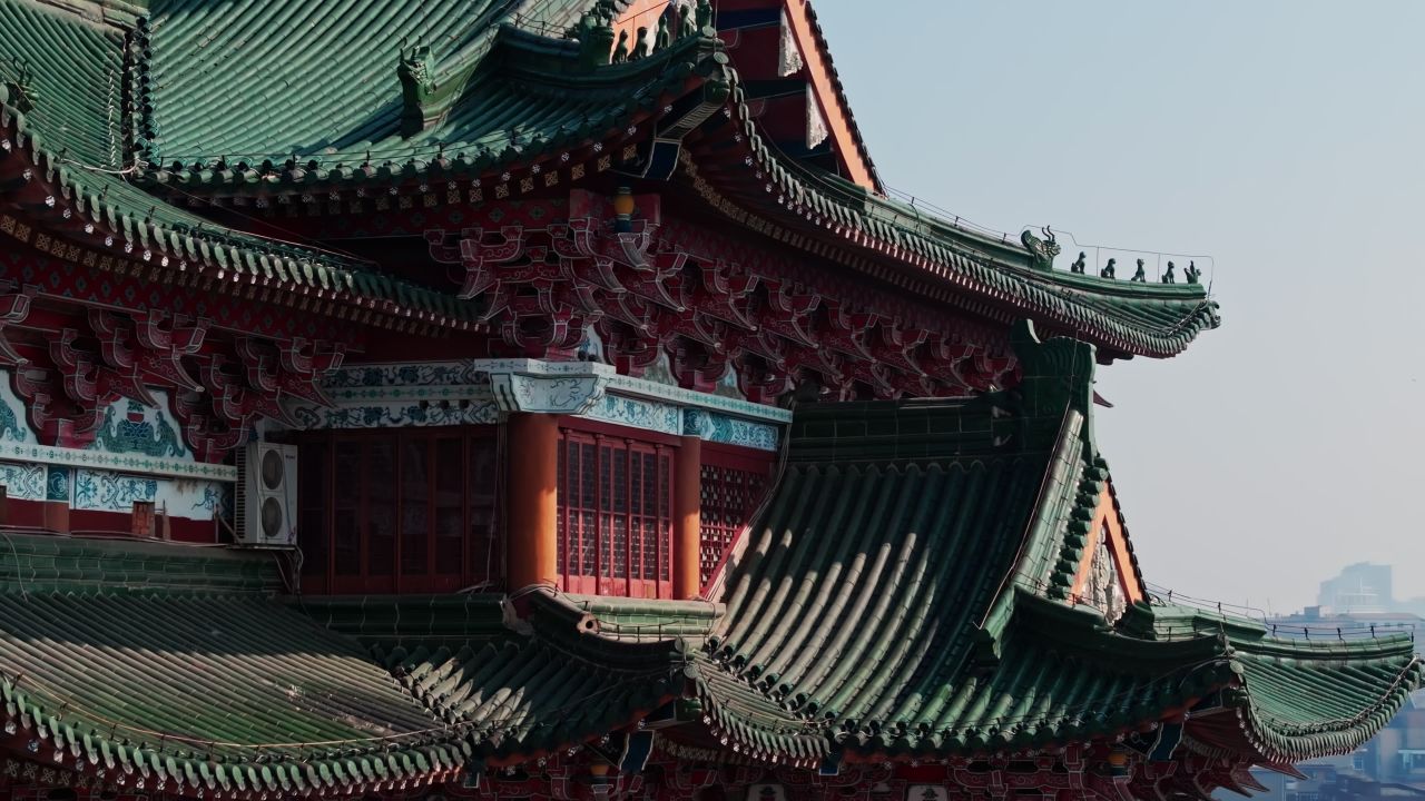 江西南昌滕王阁城市建筑航拍 4
