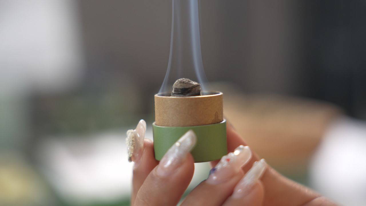燃烧中的艾灸