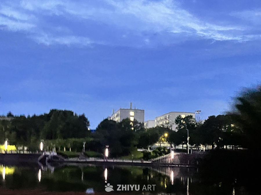 湖畔夜色静谧