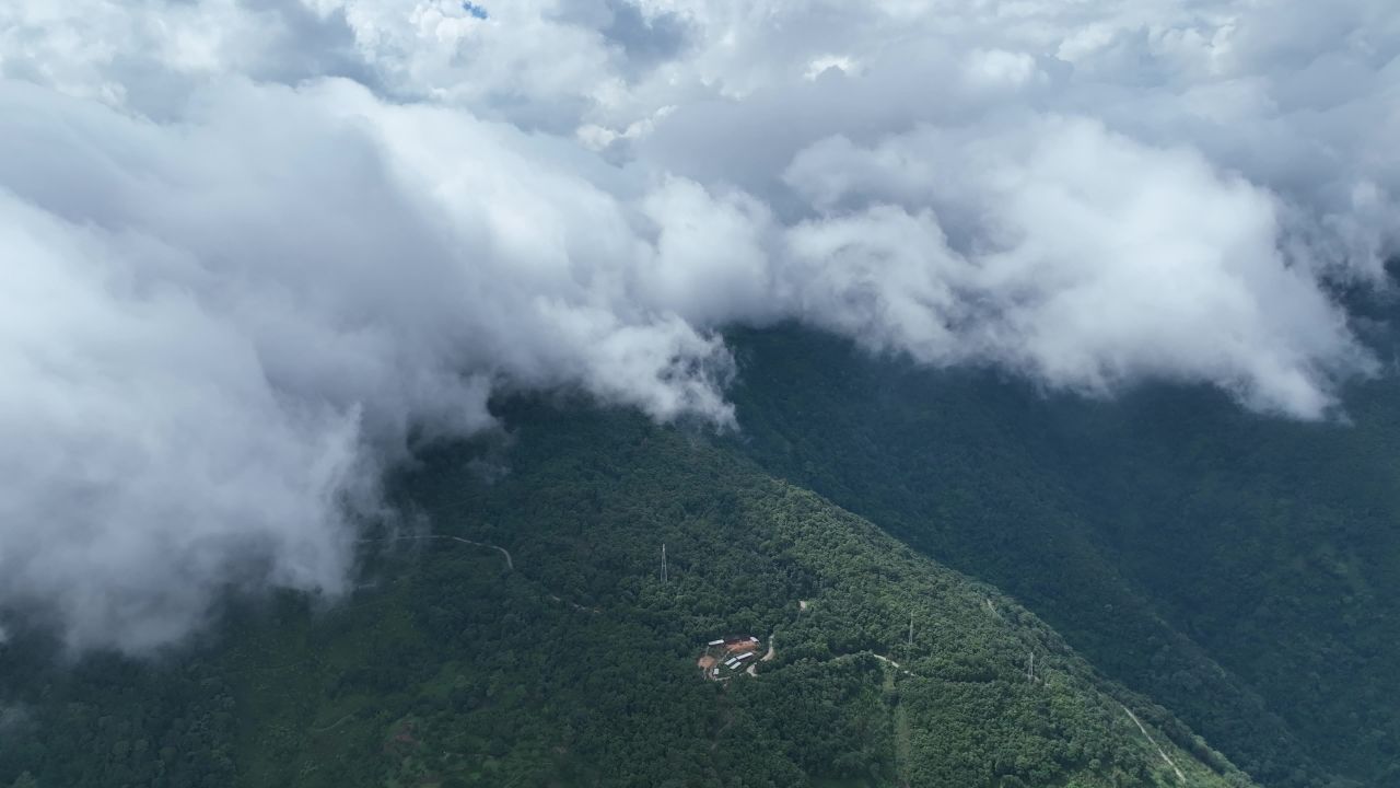 云与山 通信塔