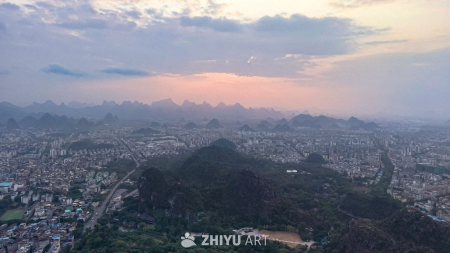 桂林日落下的山水之城