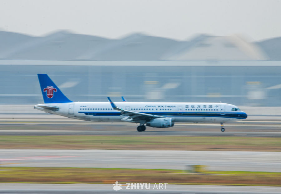 中国南方航空飞机起飞