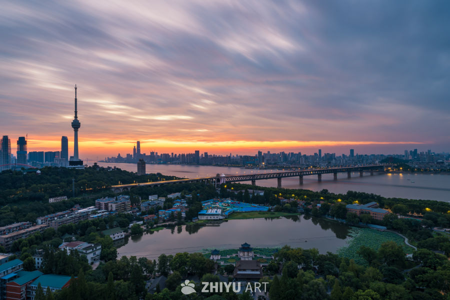 武汉长江大桥朝霞