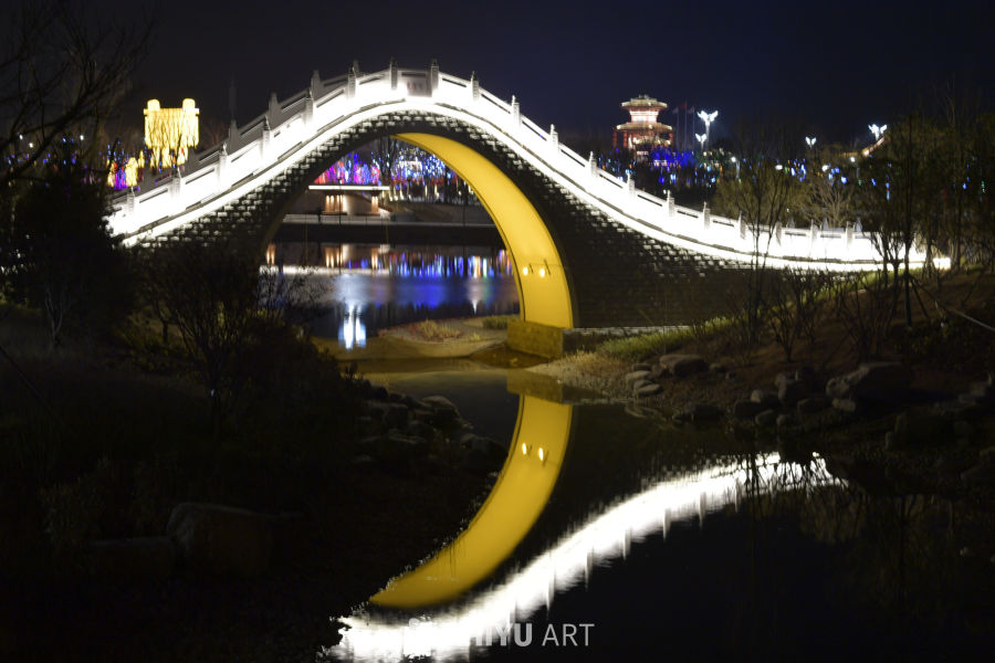 夜色中的桥与光