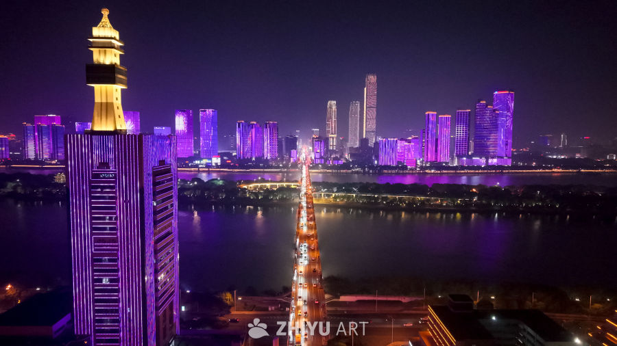 霓虹下的现代都市