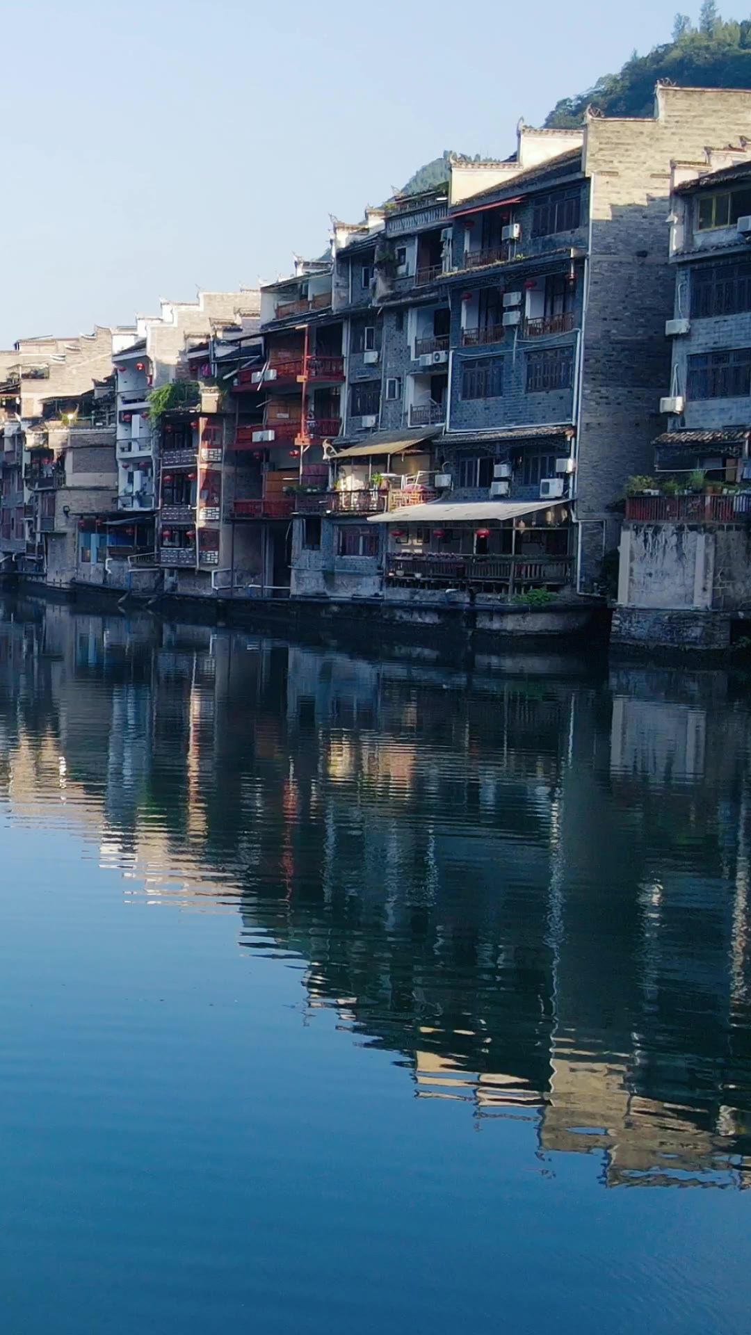 旅游景区贵州镇远古镇侗族特色建筑竖屏航拍