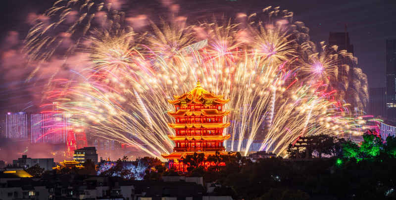黄鹤楼与烟花同框