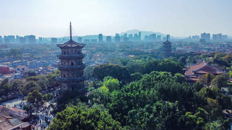 航拍福建泉州古城区建筑风光 7