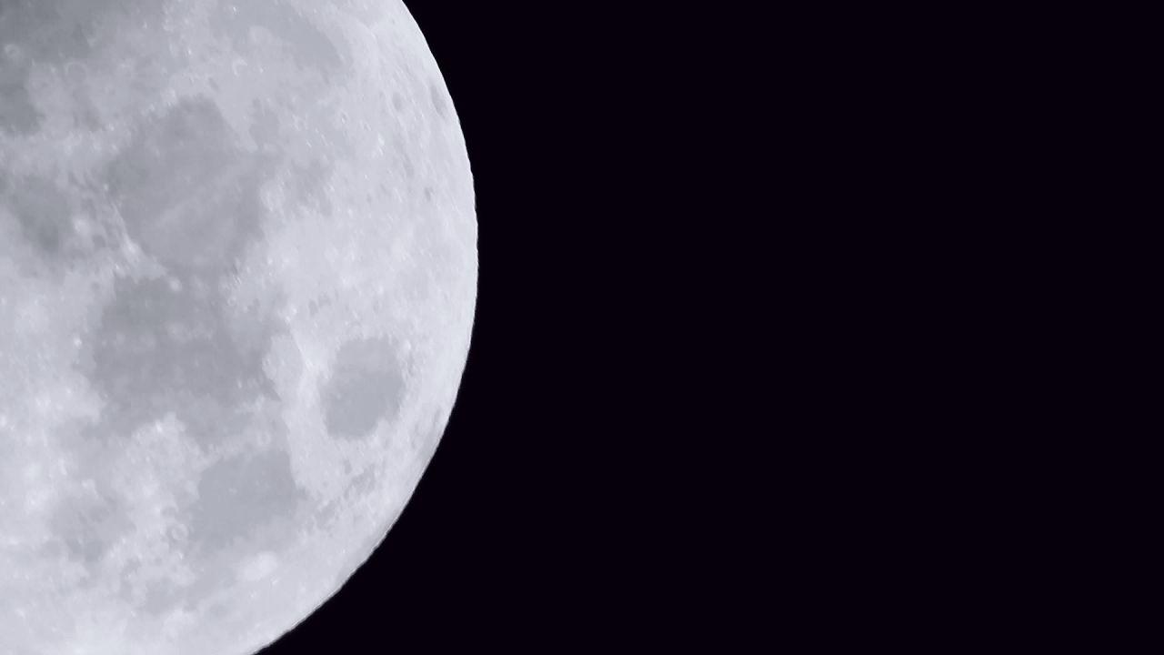 中秋前的月亮