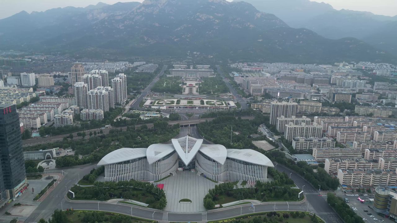 航拍山东泰安城市风光