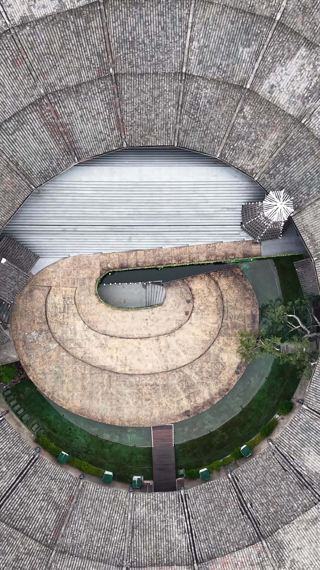 空中俯瞰圆形建筑